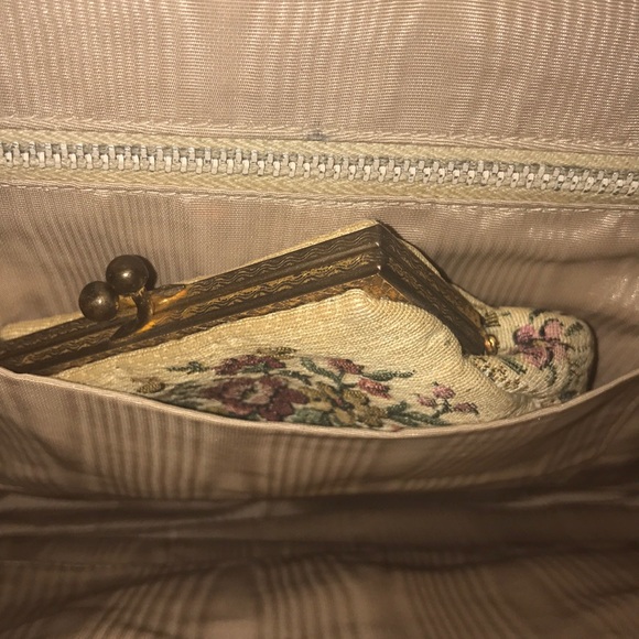 Vintage Floral Tapestry Top Handle Bag ๐ - Picture 5 of 8